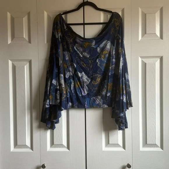 We The Free Off the Shoulder Bell Sleeve Top Blue Floral size Small - Picture 5 of 9